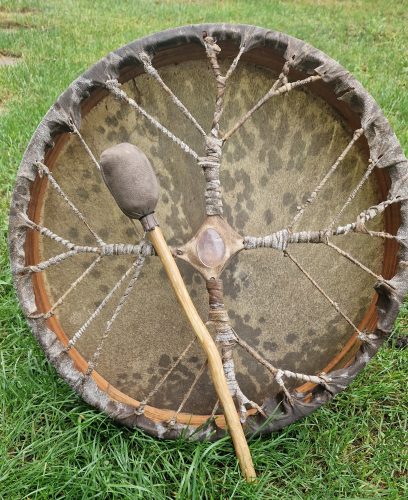 Šamanský bubon Masívny Jaseň 46cm  - Kozia koža - s kameňom- Petrovič Drums
